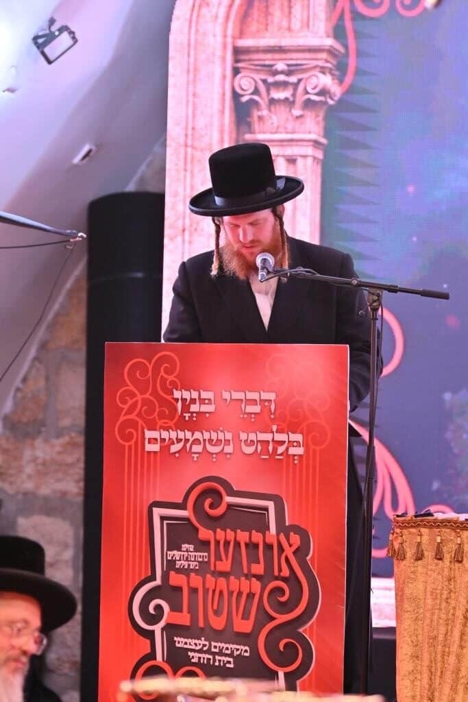 צעד נדיר: האדמו"ר חתך מהקיטל של זקינו - לגארטלעך לתורמים צעד נדיר: האדמו"ר חתך מהקיטל של זקינו - לגארטלעך לתורמים