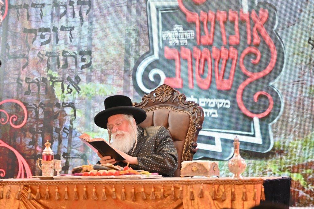 צעד נדיר: האדמו"ר חתך מהקיטל של זקינו - לגארטלעך לתורמים צעד נדיר: האדמו"ר חתך מהקיטל של זקינו - לגארטלעך לתורמים