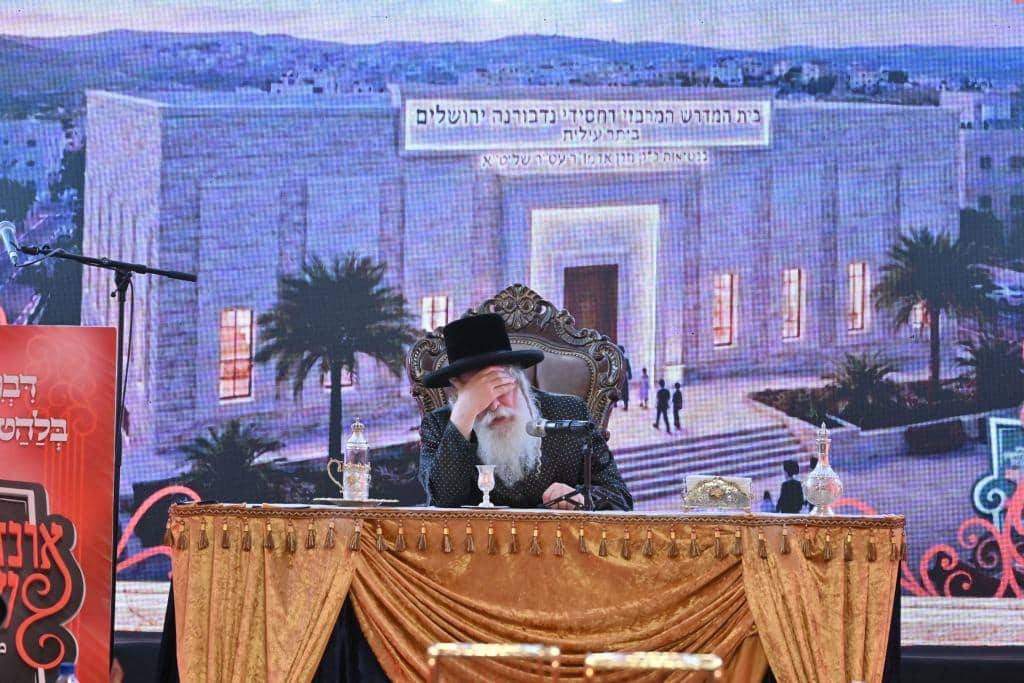 צעד נדיר: האדמו"ר חתך מהקיטל של זקינו - לגארטלעך לתורמים צעד נדיר: האדמו"ר חתך מהקיטל של זקינו - לגארטלעך לתורמים