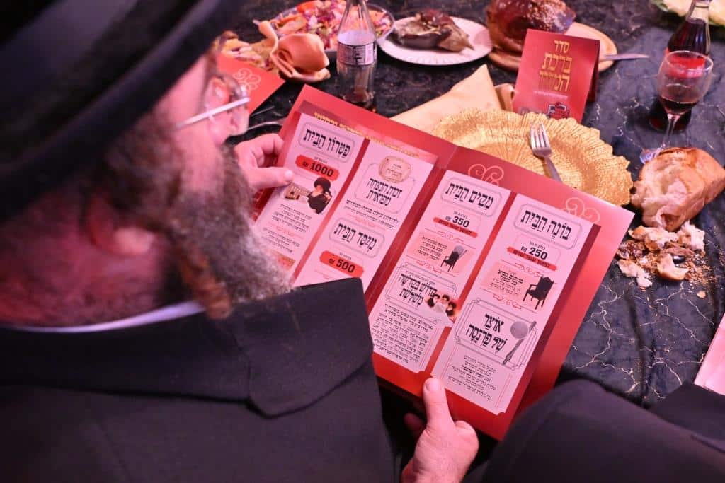 צעד נדיר: האדמו"ר חתך מהקיטל של זקינו - לגארטלעך לתורמים צעד נדיר: האדמו"ר חתך מהקיטל של זקינו - לגארטלעך לתורמים