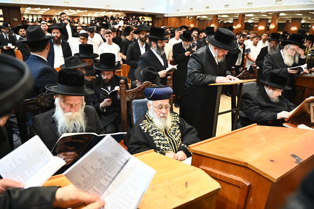 אלפי מתחזקים במעמד סליחות היסטורי בבית המדרש בעלזא בירושלים אלפי מתחזקים במעמד סליחות היסטורי בבית המדרש בעלזא בירושלים