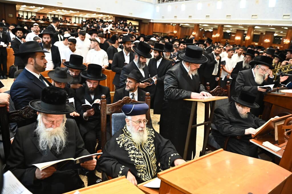אלפי מתחזקים במעמד סליחות היסטורי בבית המדרש בעלזא בירושלים אלפי מתחזקים במעמד סליחות היסטורי בבית המדרש בעלזא בירושלים