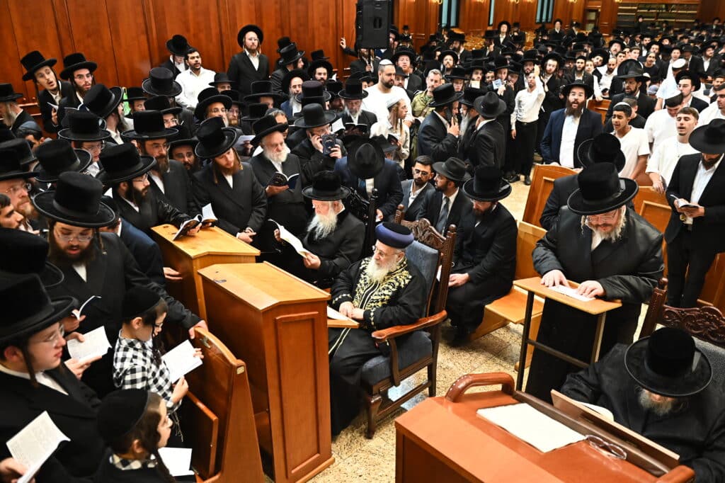 אלפי מתחזקים במעמד סליחות היסטורי בבית המדרש בעלזא בירושלים אלפי מתחזקים במעמד סליחות היסטורי בבית המדרש בעלזא בירושלים