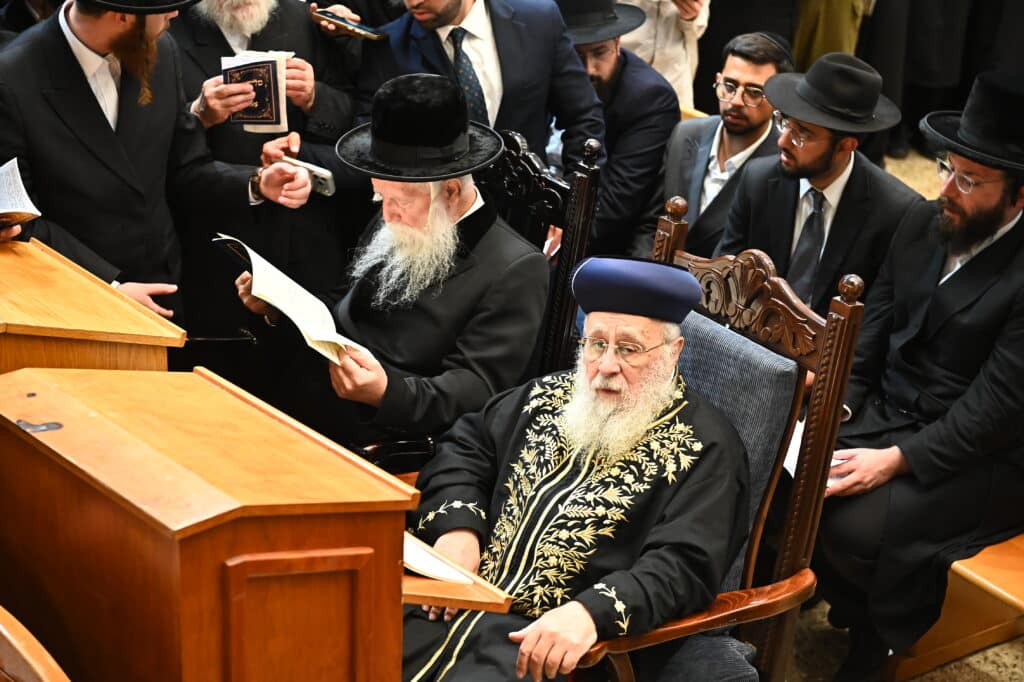 אלפי מתחזקים במעמד סליחות היסטורי בבית המדרש בעלזא בירושלים אלפי מתחזקים במעמד סליחות היסטורי בבית המדרש בעלזא בירושלים