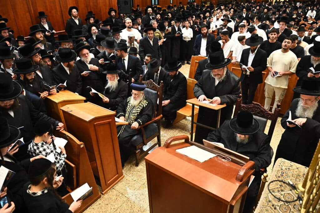 אלפי מתחזקים במעמד סליחות היסטורי בבית המדרש בעלזא בירושלים אלפי מתחזקים במעמד סליחות היסטורי בבית המדרש בעלזא בירושלים
