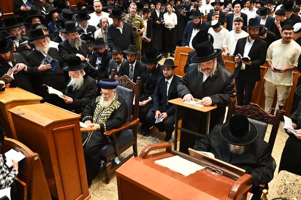 אלפי מתחזקים במעמד סליחות היסטורי בבית המדרש בעלזא בירושלים אלפי מתחזקים במעמד סליחות היסטורי בבית המדרש בעלזא בירושלים