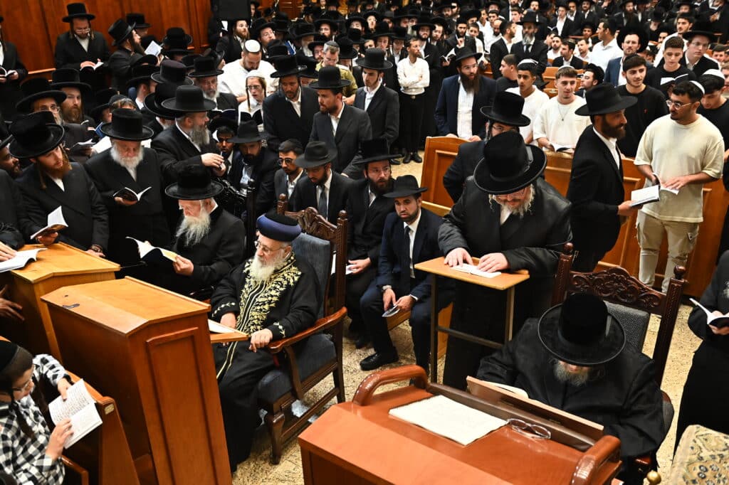 אלפי מתחזקים במעמד סליחות היסטורי בבית המדרש בעלזא בירושלים אלפי מתחזקים במעמד סליחות היסטורי בבית המדרש בעלזא בירושלים