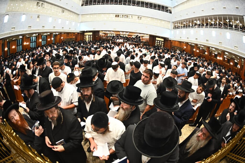 אלפי מתחזקים במעמד סליחות היסטורי בבית המדרש בעלזא בירושלים אלפי מתחזקים במעמד סליחות היסטורי בבית המדרש בעלזא בירושלים