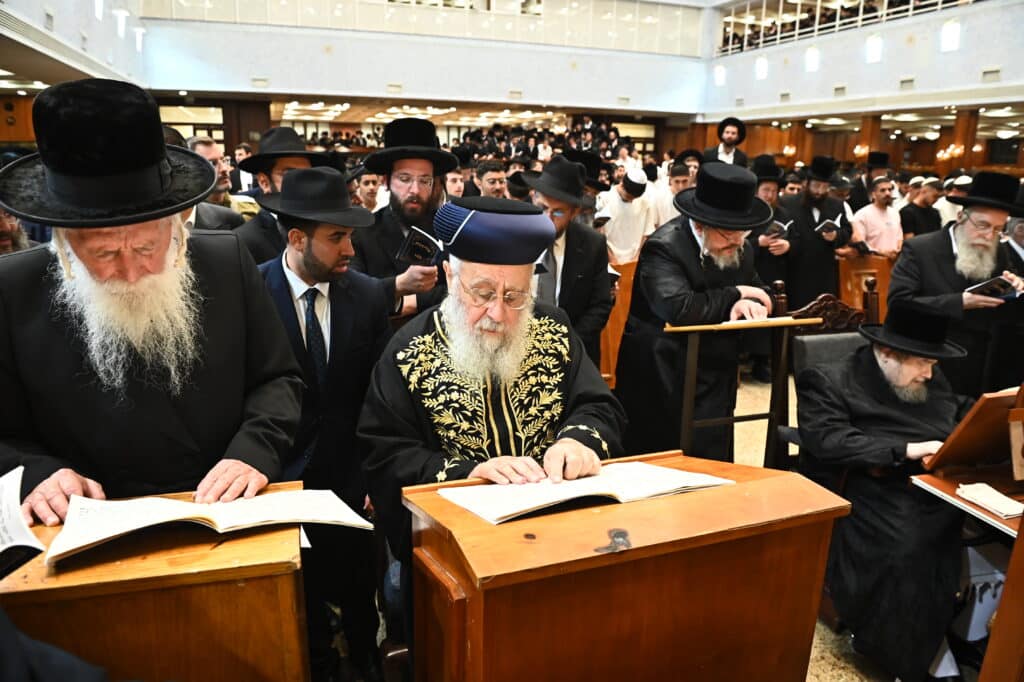 אלפי מתחזקים במעמד סליחות היסטורי בבית המדרש בעלזא בירושלים אלפי מתחזקים במעמד סליחות היסטורי בבית המדרש בעלזא בירושלים
