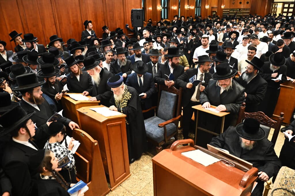 אלפי מתחזקים במעמד סליחות היסטורי בבית המדרש בעלזא בירושלים אלפי מתחזקים במעמד סליחות היסטורי בבית המדרש בעלזא בירושלים