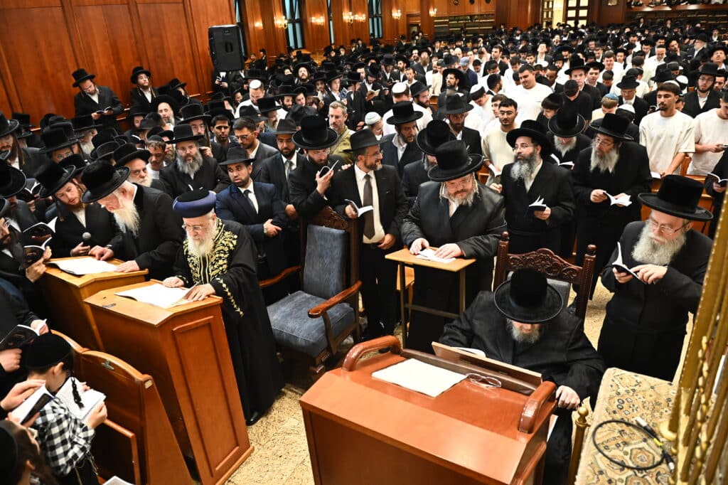 אלפי מתחזקים במעמד סליחות היסטורי בבית המדרש בעלזא בירושלים אלפי מתחזקים במעמד סליחות היסטורי בבית המדרש בעלזא בירושלים