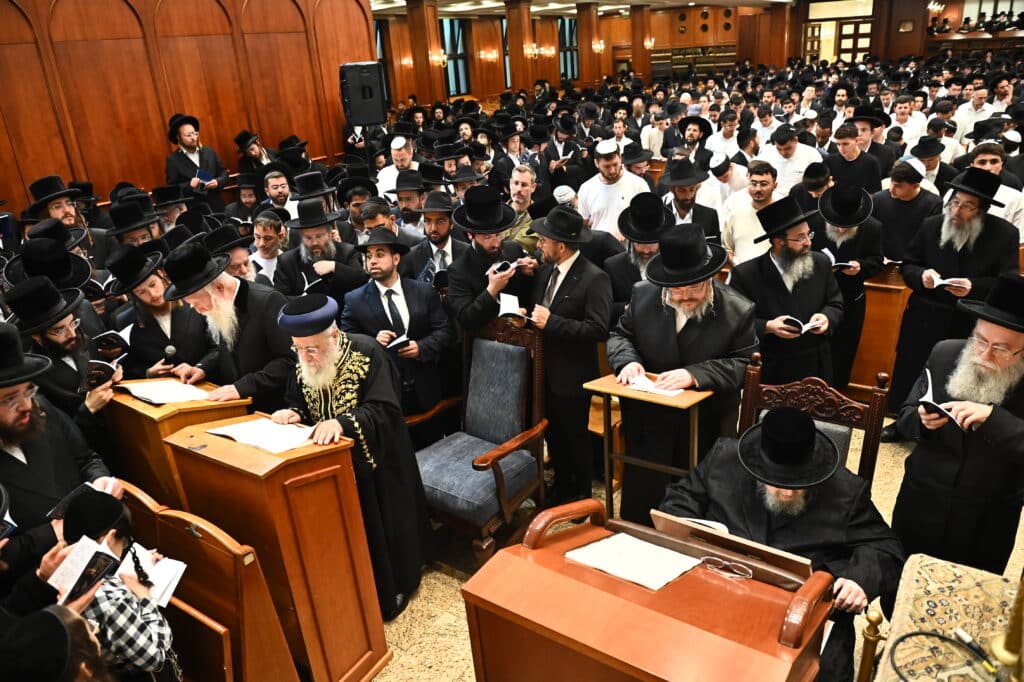 אלפי מתחזקים במעמד סליחות היסטורי בבית המדרש בעלזא בירושלים אלפי מתחזקים במעמד סליחות היסטורי בבית המדרש בעלזא בירושלים