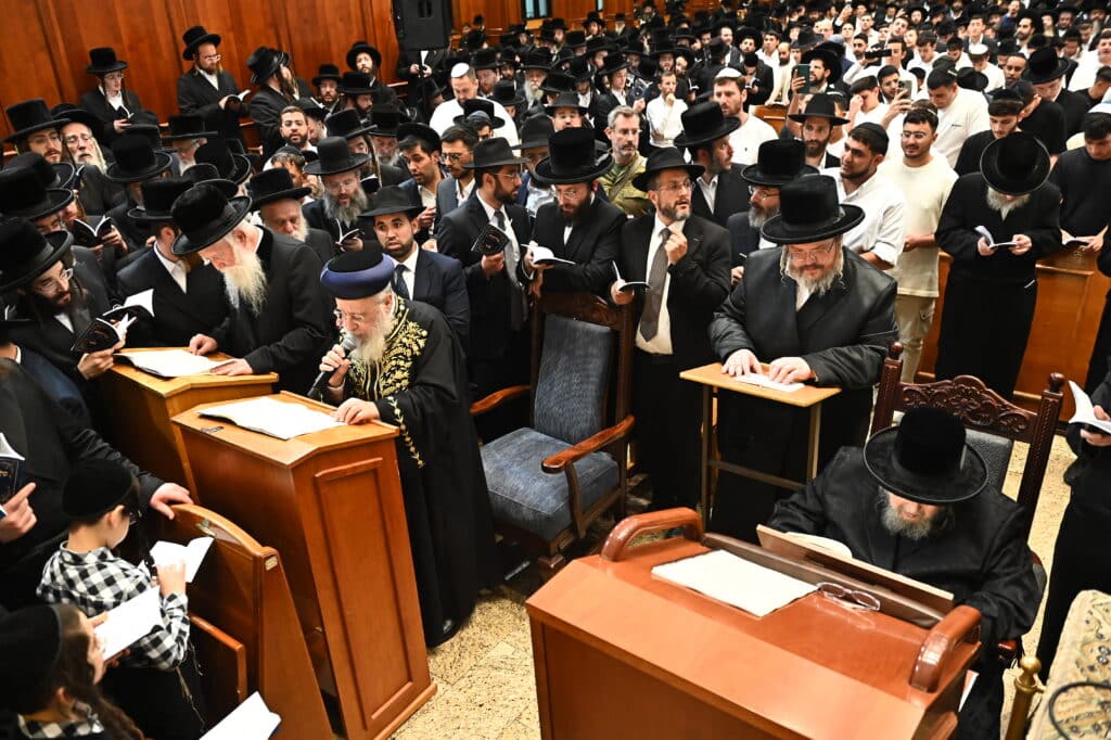 אלפי מתחזקים במעמד סליחות היסטורי בבית המדרש בעלזא בירושלים אלפי מתחזקים במעמד סליחות היסטורי בבית המדרש בעלזא בירושלים