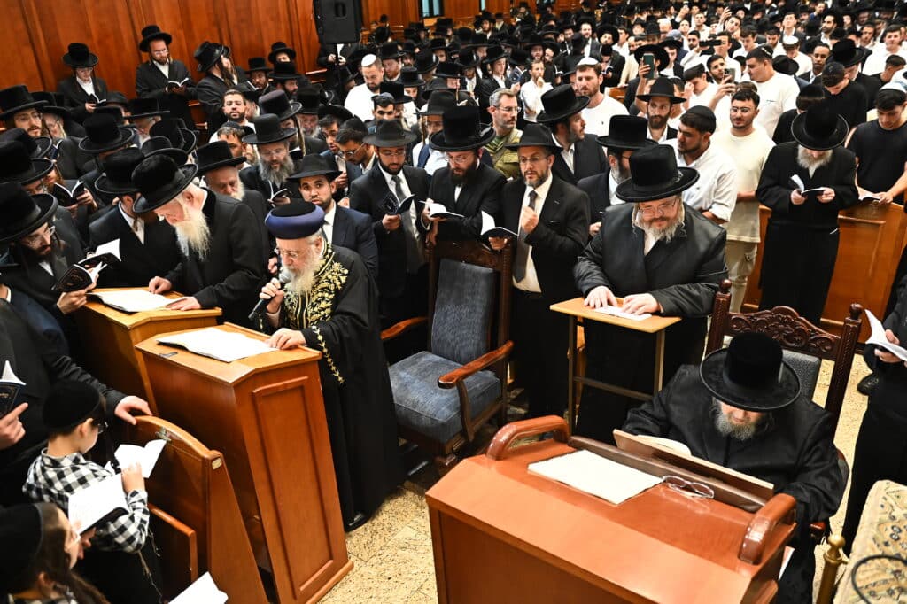 אלפי מתחזקים במעמד סליחות היסטורי בבית המדרש בעלזא בירושלים אלפי מתחזקים במעמד סליחות היסטורי בבית המדרש בעלזא בירושלים