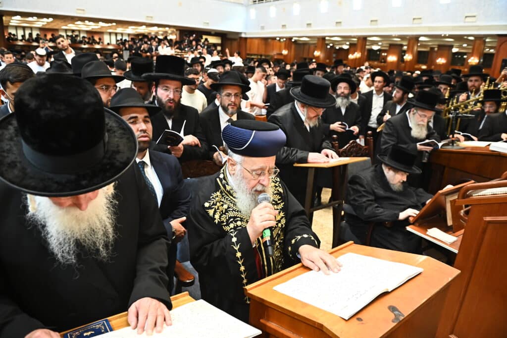 אלפי מתחזקים במעמד סליחות היסטורי בבית המדרש בעלזא בירושלים אלפי מתחזקים במעמד סליחות היסטורי בבית המדרש בעלזא בירושלים