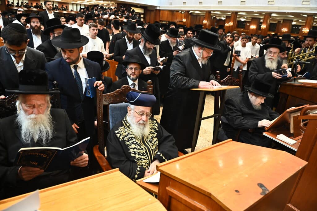 אלפי מתחזקים במעמד סליחות היסטורי בבית המדרש בעלזא בירושלים אלפי מתחזקים במעמד סליחות היסטורי בבית המדרש בעלזא בירושלים
