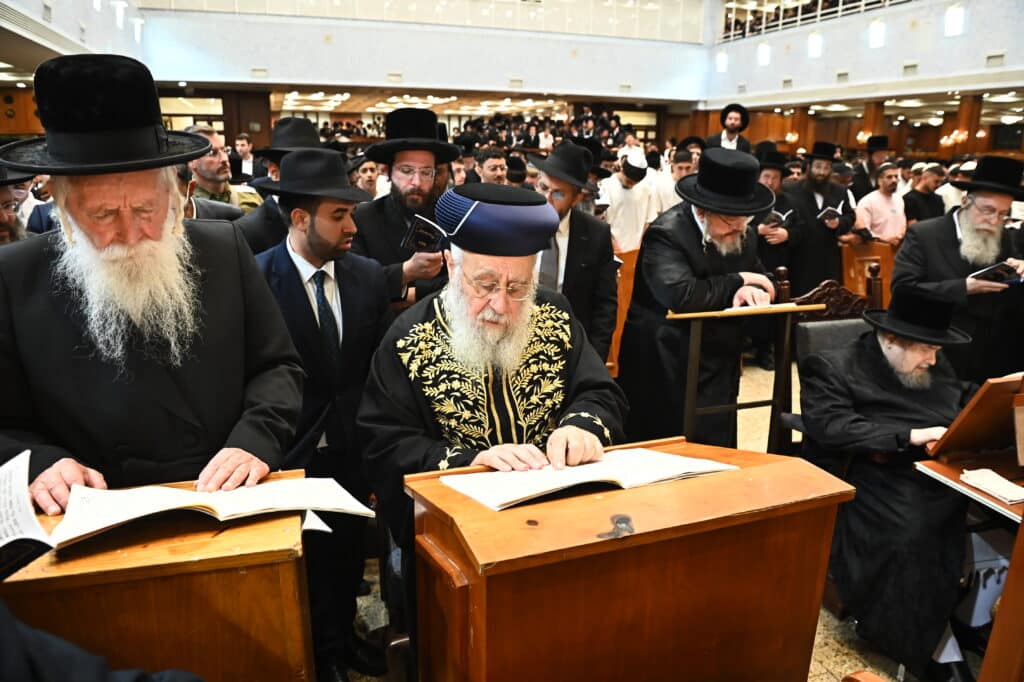 אלפי מתחזקים במעמד סליחות היסטורי בבית המדרש בעלזא בירושלים אלפי מתחזקים במעמד סליחות היסטורי בבית המדרש בעלזא בירושלים