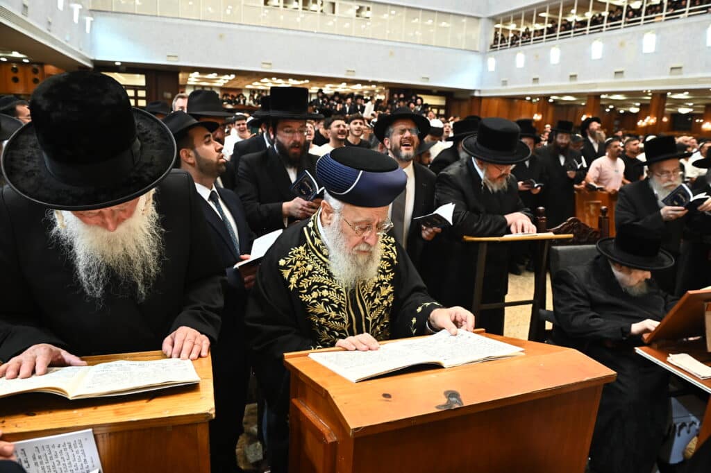 אלפי מתחזקים במעמד סליחות היסטורי בבית המדרש בעלזא בירושלים אלפי מתחזקים במעמד סליחות היסטורי בבית המדרש בעלזא בירושלים
