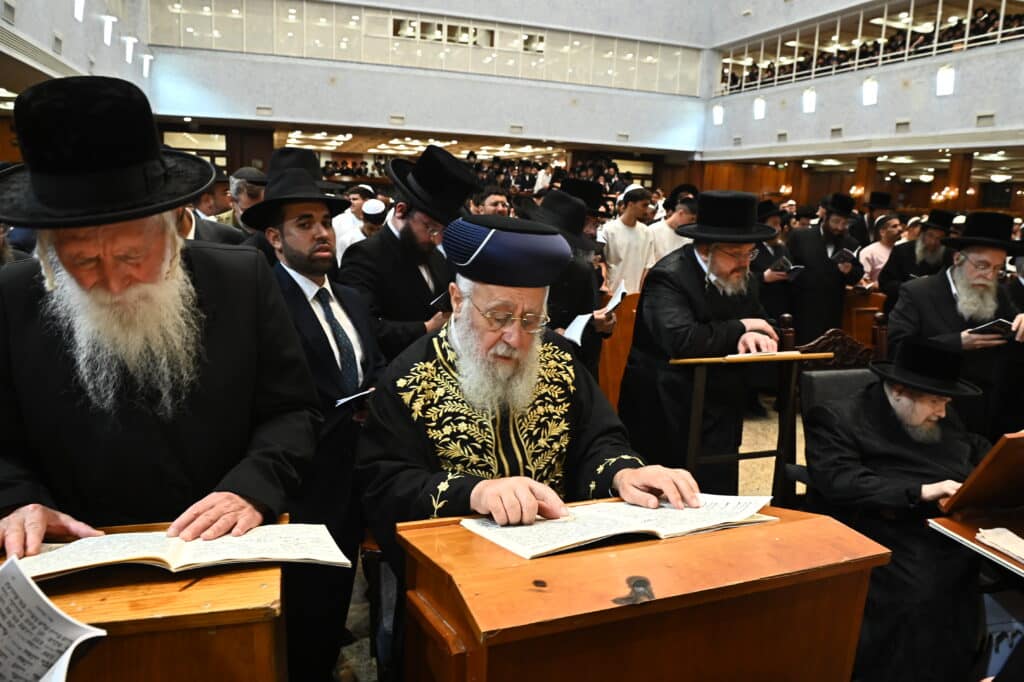 אלפי מתחזקים במעמד סליחות היסטורי בבית המדרש בעלזא בירושלים אלפי מתחזקים במעמד סליחות היסטורי בבית המדרש בעלזא בירושלים