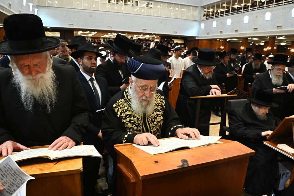 אלפי מתחזקים במעמד סליחות היסטורי בבית המדרש בעלזא בירושלים אלפי מתחזקים במעמד סליחות היסטורי בבית המדרש בעלזא בירושלים