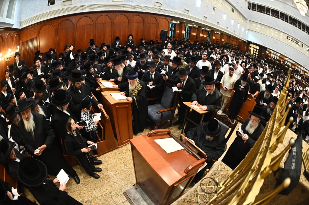 אלפי מתחזקים במעמד סליחות היסטורי בבית המדרש בעלזא בירושלים אלפי מתחזקים במעמד סליחות היסטורי בבית המדרש בעלזא בירושלים