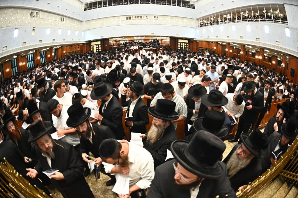 אלפי מתחזקים במעמד סליחות היסטורי בבית המדרש בעלזא בירושלים אלפי מתחזקים במעמד סליחות היסטורי בבית המדרש בעלזא בירושלים