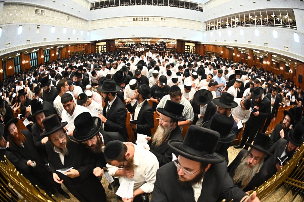 אלפי מתחזקים במעמד סליחות היסטורי בבית המדרש בעלזא בירושלים אלפי מתחזקים במעמד סליחות היסטורי בבית המדרש בעלזא בירושלים