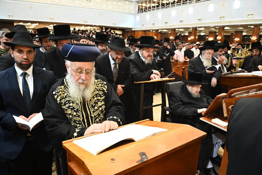 אלפי מתחזקים במעמד סליחות היסטורי בבית המדרש בעלזא בירושלים אלפי מתחזקים במעמד סליחות היסטורי בבית המדרש בעלזא בירושלים