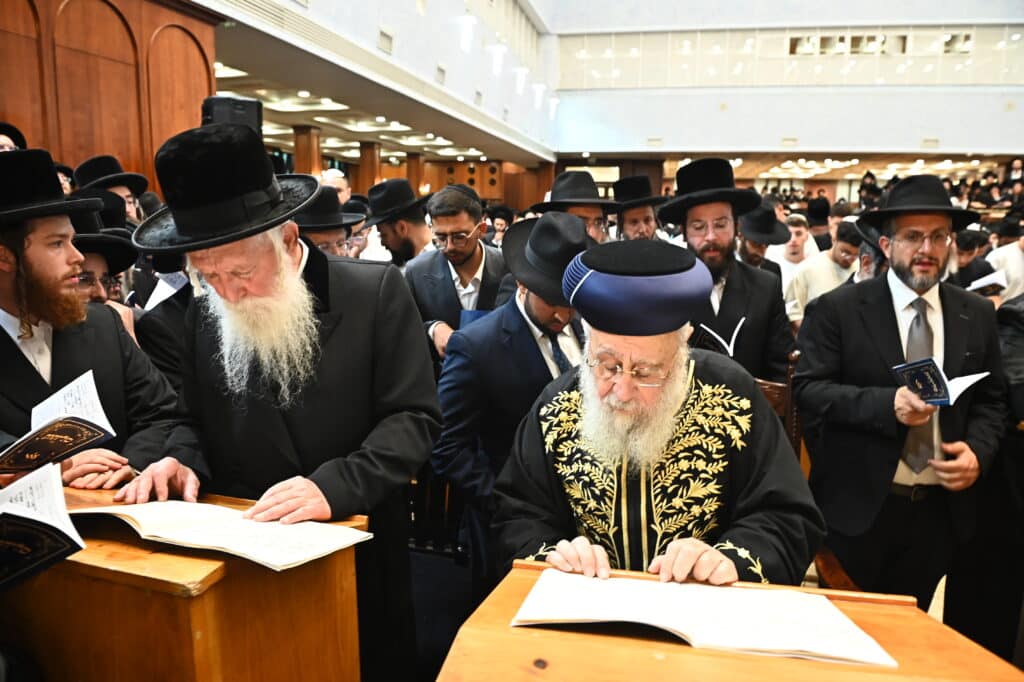 אלפי מתחזקים במעמד סליחות היסטורי בבית המדרש בעלזא בירושלים אלפי מתחזקים במעמד סליחות היסטורי בבית המדרש בעלזא בירושלים