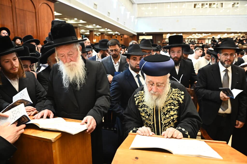 אלפי מתחזקים במעמד סליחות היסטורי בבית המדרש בעלזא בירושלים אלפי מתחזקים במעמד סליחות היסטורי בבית המדרש בעלזא בירושלים
