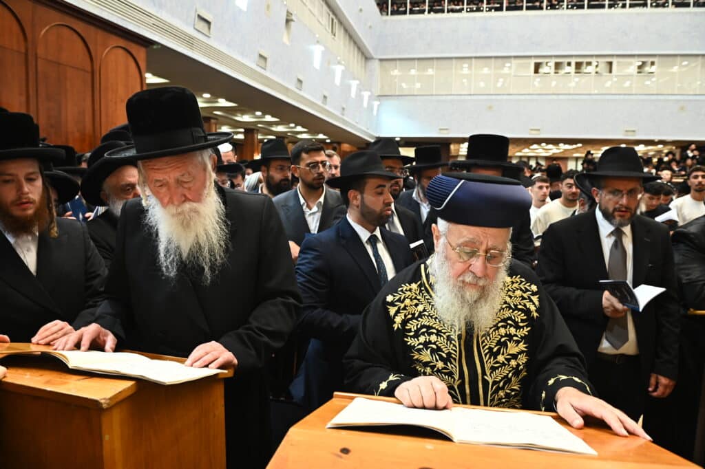 אלפי מתחזקים במעמד סליחות היסטורי בבית המדרש בעלזא בירושלים אלפי מתחזקים במעמד סליחות היסטורי בבית המדרש בעלזא בירושלים