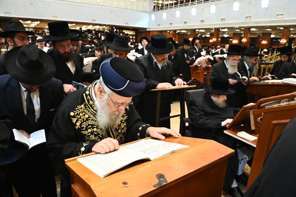 אלפי מתחזקים במעמד סליחות היסטורי בבית המדרש בעלזא בירושלים אלפי מתחזקים במעמד סליחות היסטורי בבית המדרש בעלזא בירושלים