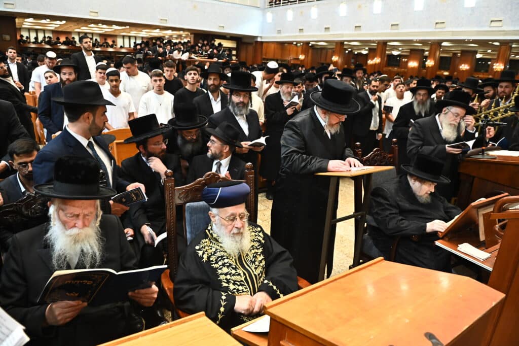 אלפי מתחזקים במעמד סליחות היסטורי בבית המדרש בעלזא בירושלים אלפי מתחזקים במעמד סליחות היסטורי בבית המדרש בעלזא בירושלים