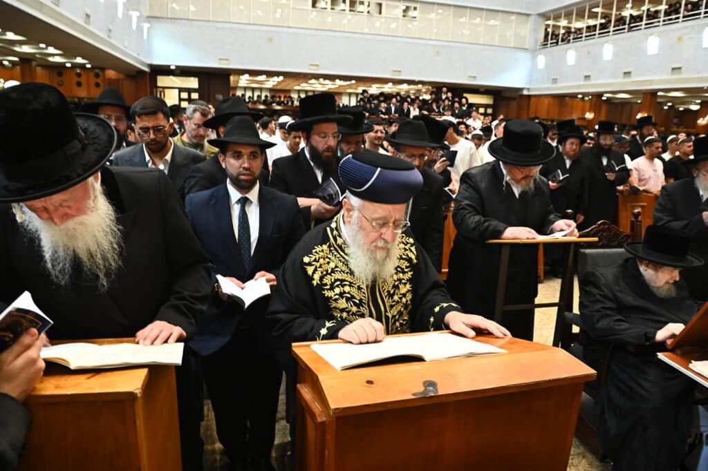 אלפי מתחזקים במעמד סליחות היסטורי בבית המדרש בעלזא בירושלים אלפי מתחזקים במעמד סליחות היסטורי בבית המדרש בעלזא בירושלים
