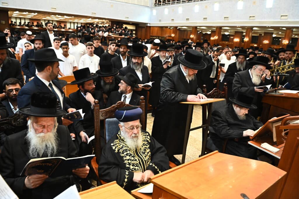 אלפי מתחזקים במעמד סליחות היסטורי בבית המדרש בעלזא בירושלים אלפי מתחזקים במעמד סליחות היסטורי בבית המדרש בעלזא בירושלים