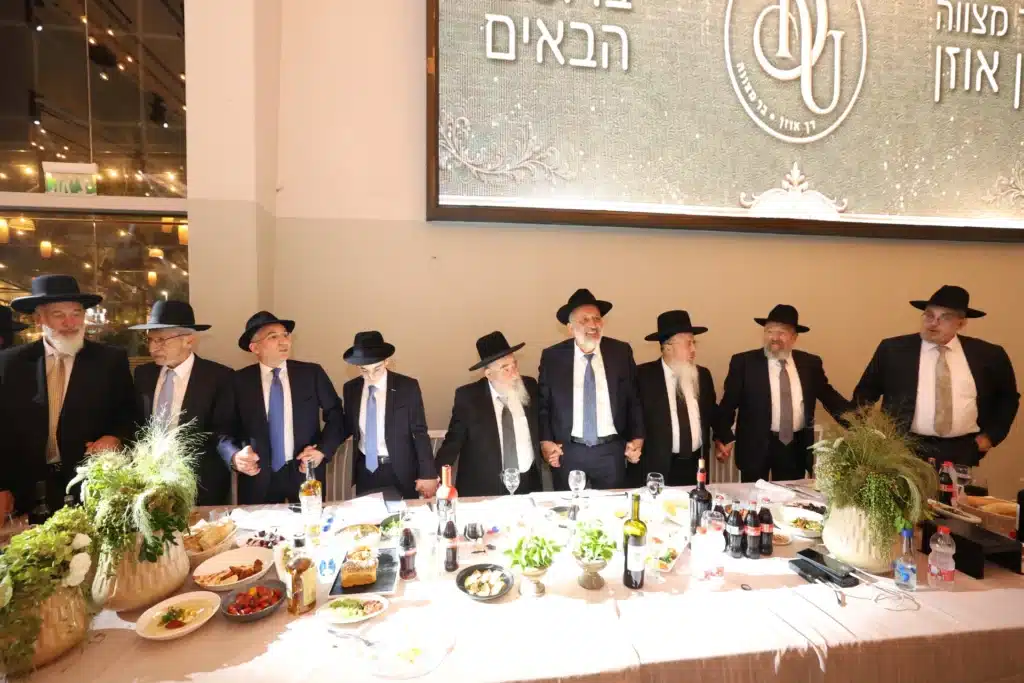 גלריה: מנכ"ל משרד הפנים חגג בר מצווה לבנו - כולם התייצבו גלריה: מנכ"ל משרד הפנים חגג בר מצווה לבנו - כולם התייצבו