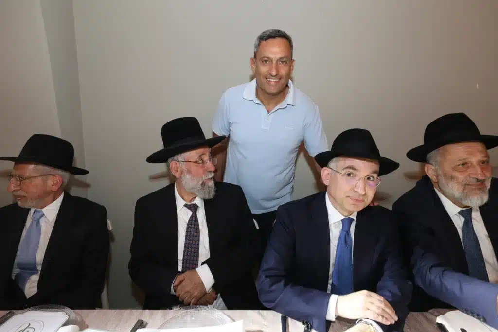 גלריה: מנכ"ל משרד הפנים חגג בר מצווה לבנו - כולם התייצבו גלריה: מנכ"ל משרד הפנים חגג בר מצווה לבנו - כולם התייצבו
