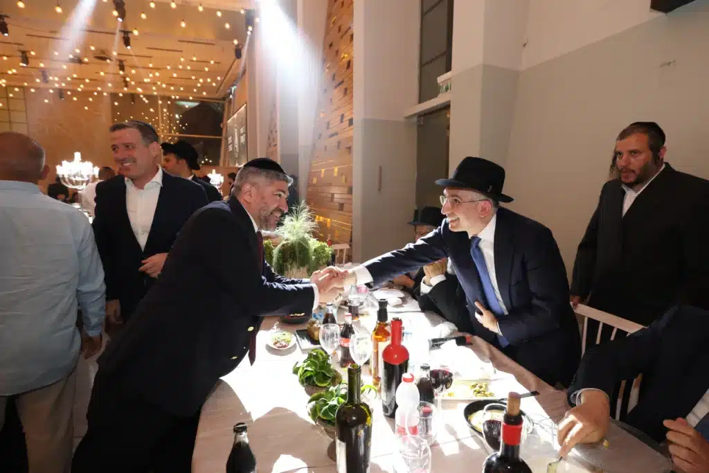 גלריה: מנכ"ל משרד הפנים חגג בר מצווה לבנו - כולם התייצבו גלריה: מנכ"ל משרד הפנים חגג בר מצווה לבנו - כולם התייצבו