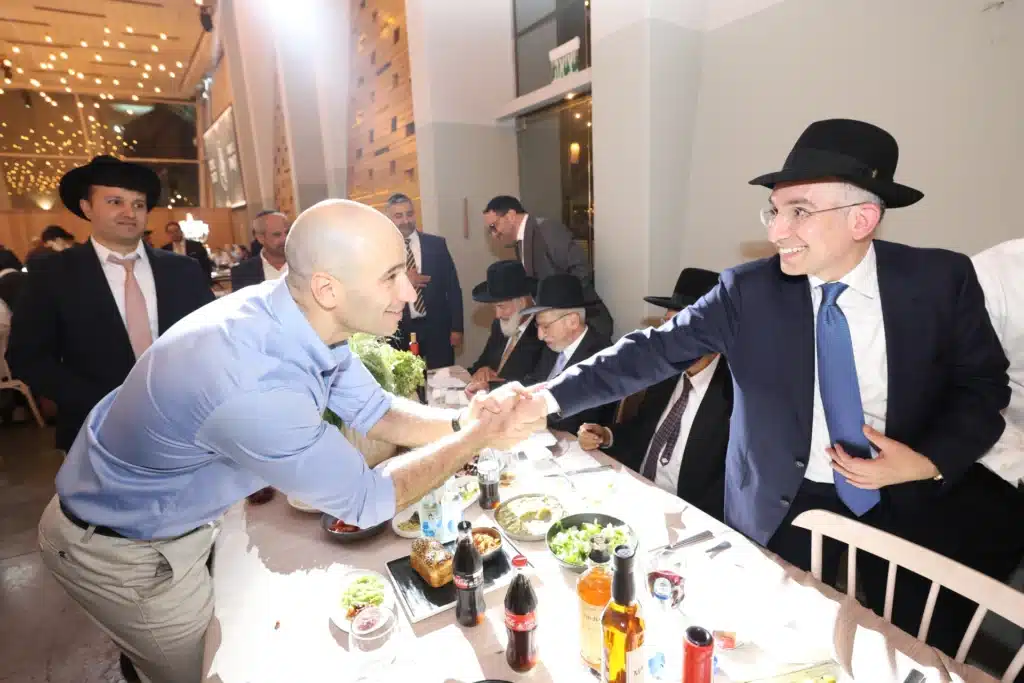 גלריה: מנכ"ל משרד הפנים חגג בר מצווה לבנו - כולם התייצבו גלריה: מנכ"ל משרד הפנים חגג בר מצווה לבנו - כולם התייצבו