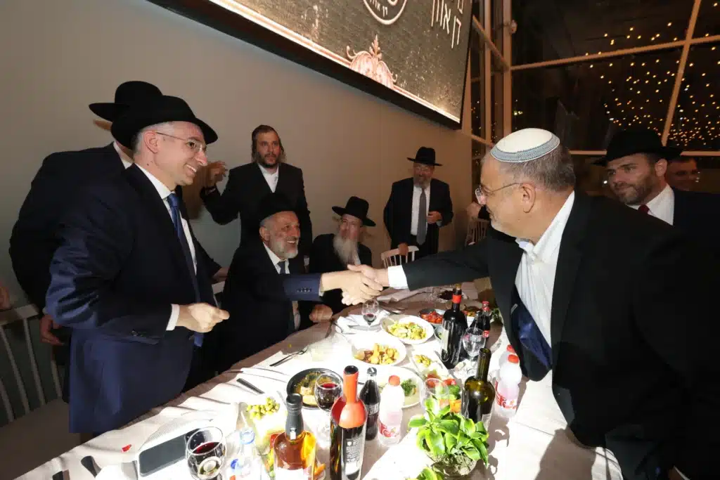 גלריה: מנכ"ל משרד הפנים חגג בר מצווה לבנו - כולם התייצבו גלריה: מנכ"ל משרד הפנים חגג בר מצווה לבנו - כולם התייצבו