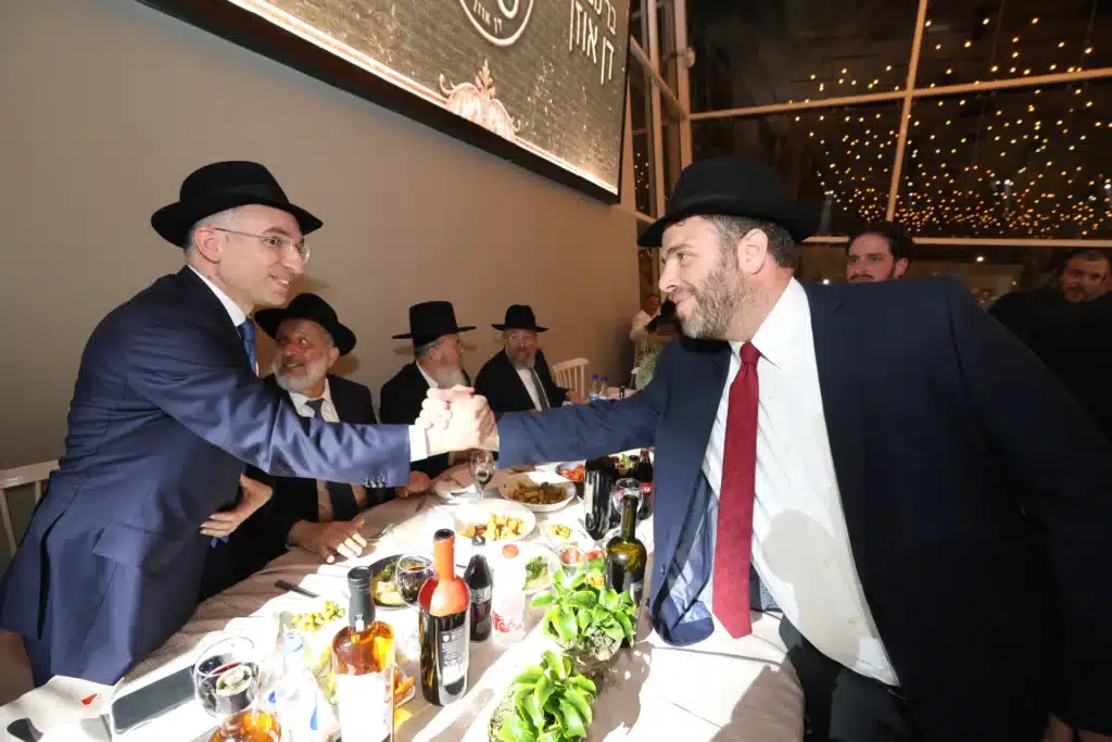 גלריה: מנכ"ל משרד הפנים חגג בר מצווה לבנו - כולם התייצבו גלריה: מנכ"ל משרד הפנים חגג בר מצווה לבנו - כולם התייצבו