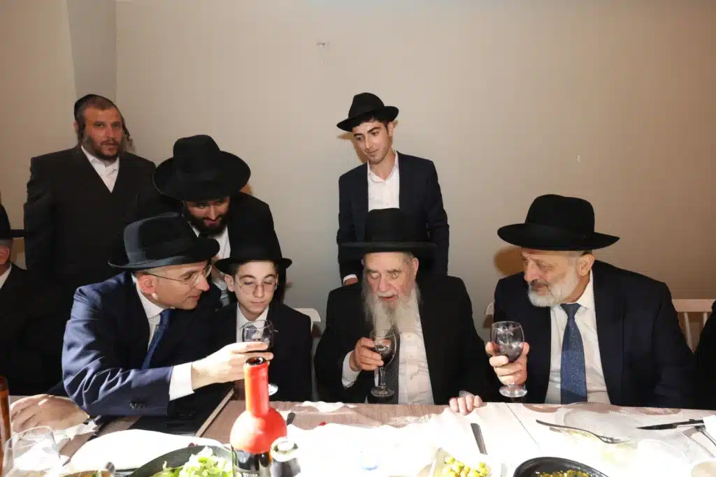 גלריה: מנכ"ל משרד הפנים חגג בר מצווה לבנו - כולם התייצבו גלריה: מנכ"ל משרד הפנים חגג בר מצווה לבנו - כולם התייצבו