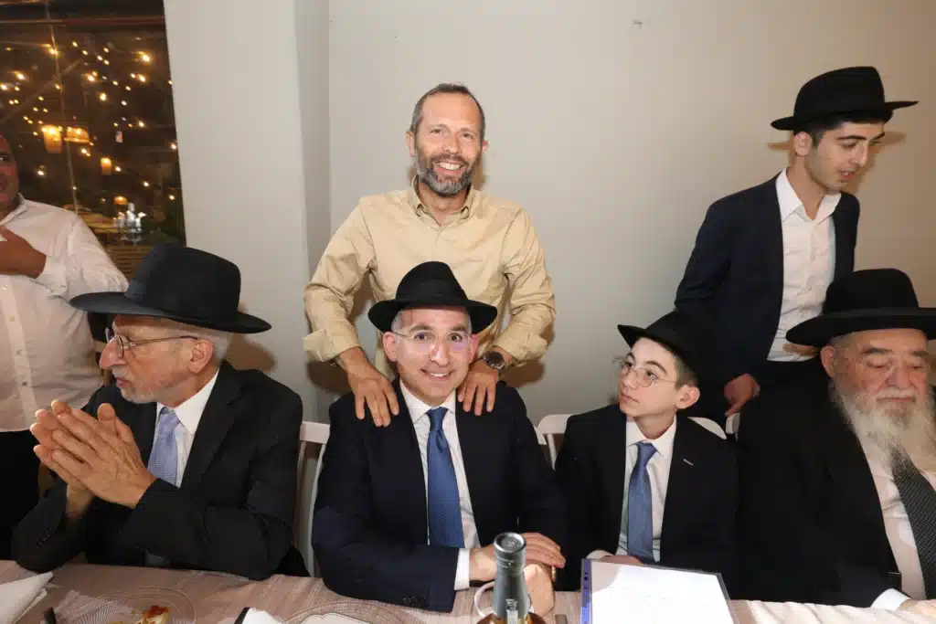 גלריה: מנכ"ל משרד הפנים חגג בר מצווה לבנו - כולם התייצבו גלריה: מנכ"ל משרד הפנים חגג בר מצווה לבנו - כולם התייצבו