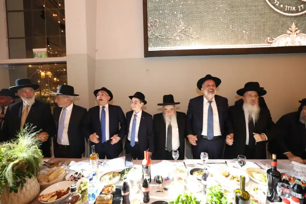 גלריה: מנכ"ל משרד הפנים חגג בר מצווה לבנו - כולם התייצבו גלריה: מנכ"ל משרד הפנים חגג בר מצווה לבנו - כולם התייצבו