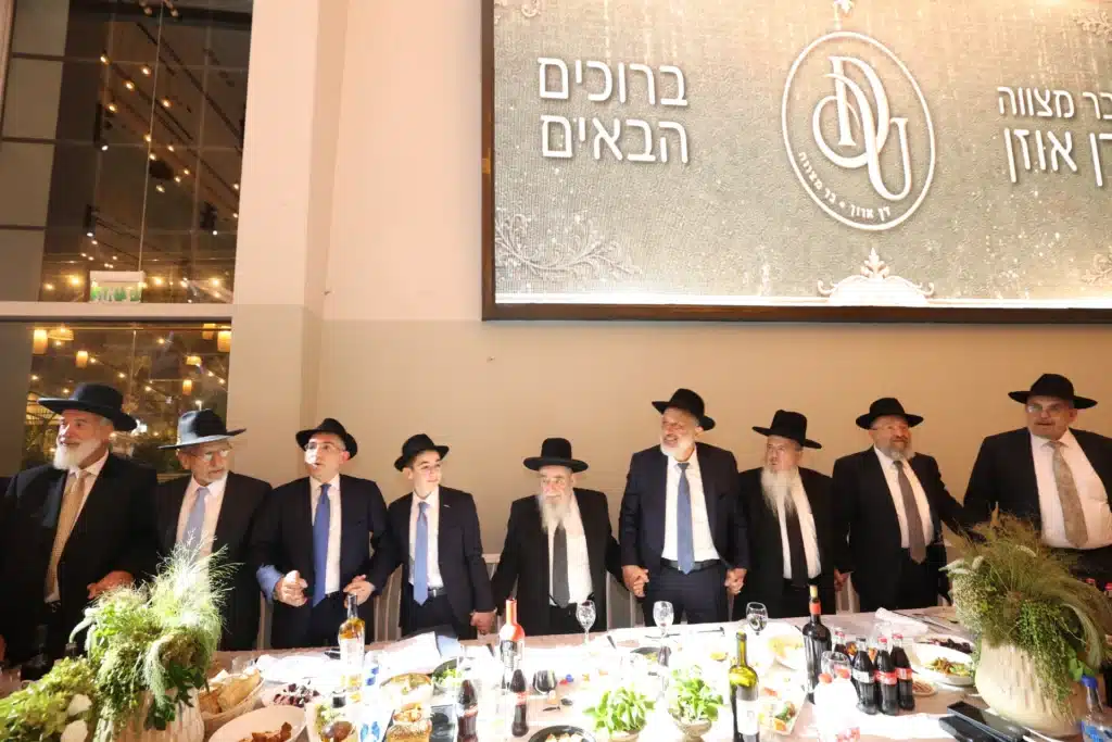 גלריה: מנכ"ל משרד הפנים חגג בר מצווה לבנו - כולם התייצבו גלריה: מנכ"ל משרד הפנים חגג בר מצווה לבנו - כולם התייצבו