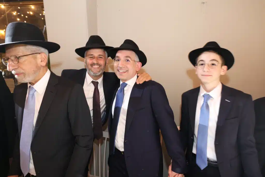 גלריה: מנכ"ל משרד הפנים חגג בר מצווה לבנו - כולם התייצבו גלריה: מנכ"ל משרד הפנים חגג בר מצווה לבנו - כולם התייצבו
