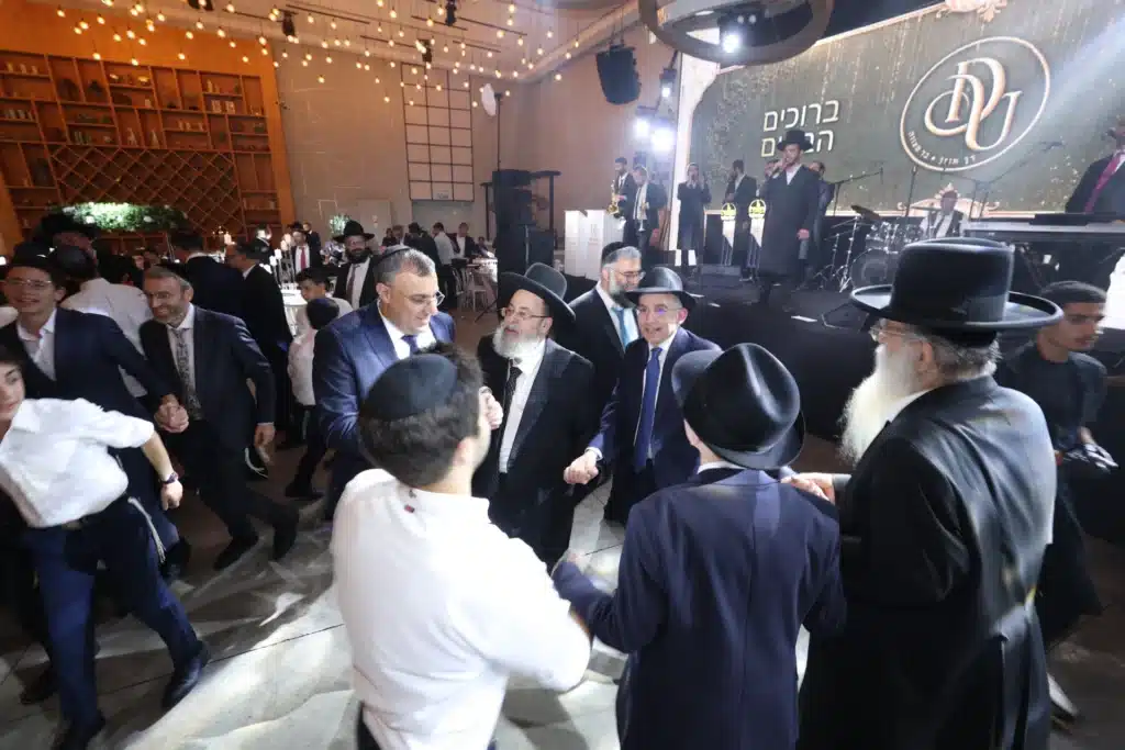גלריה: מנכ"ל משרד הפנים חגג בר מצווה לבנו - כולם התייצבו גלריה: מנכ"ל משרד הפנים חגג בר מצווה לבנו - כולם התייצבו