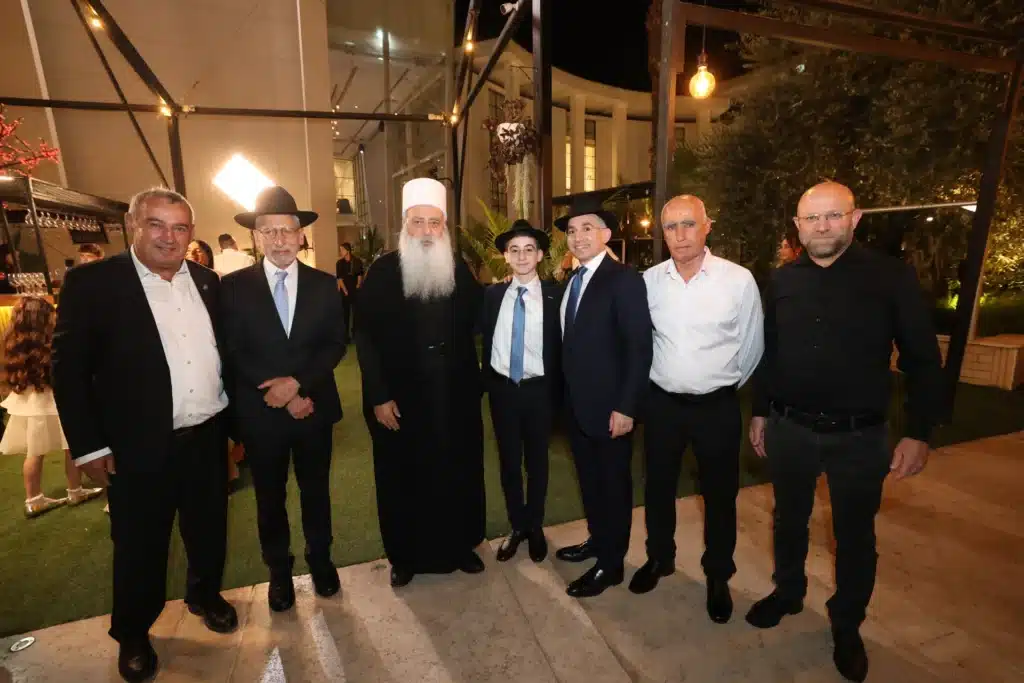 גלריה: מנכ"ל משרד הפנים חגג בר מצווה לבנו - כולם התייצבו גלריה: מנכ"ל משרד הפנים חגג בר מצווה לבנו - כולם התייצבו