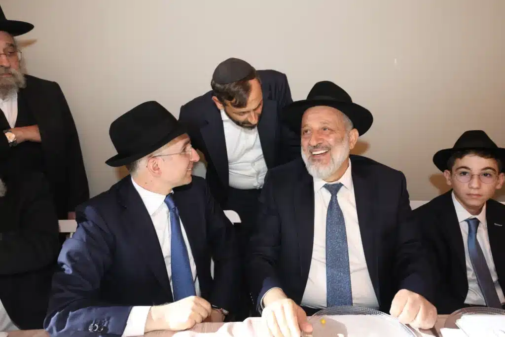 גלריה: מנכ"ל משרד הפנים חגג בר מצווה לבנו - כולם התייצבו גלריה: מנכ"ל משרד הפנים חגג בר מצווה לבנו - כולם התייצבו