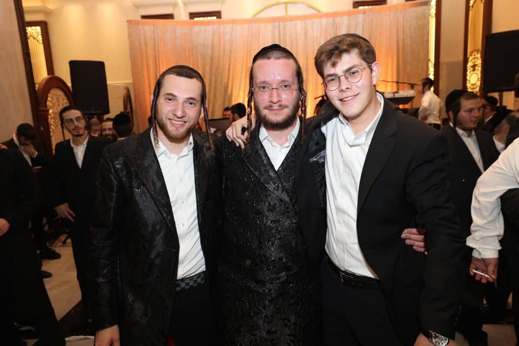 גלריה: שמחת הנישואין לאיש היח"צ ונאמן ביתו של אדמו"ר מביאלא גלריה: שמחת הנישואין לאיש היח"צ ונאמן ביתו של אדמו"ר מביאלא
